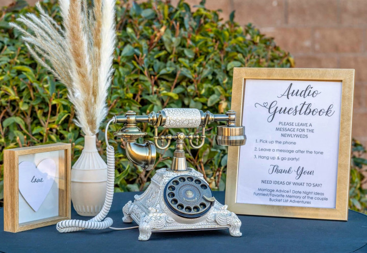 Capture Memories in Style: The Guestbook Phone & Photobooth Combo